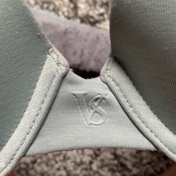 2 Perfect coverage Bras by VS - Picture 4 of 8